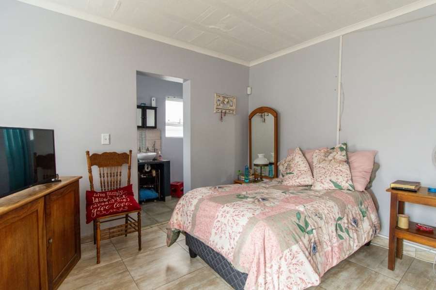 5 Bedroom Property for Sale in Myburgh Park Western Cape